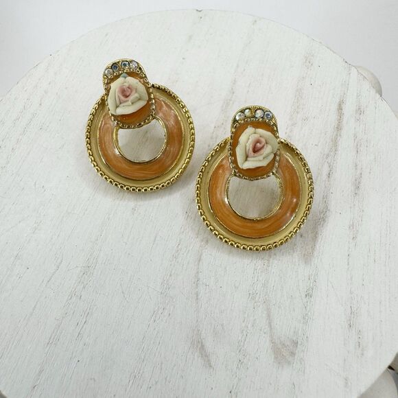 Vintage 1928 Porcelain Rose With Enamel Hoop Earrings Retro Classic Coquettegirl - Picture 5 of 9